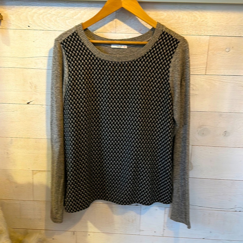 Womens Sweater/Blouse. Lightweight.
